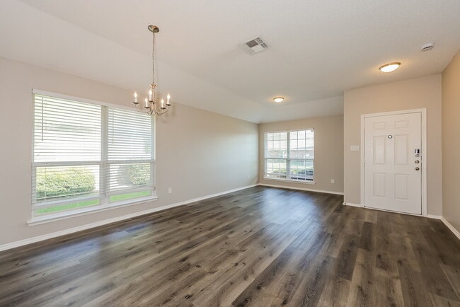 Photo - 1711 Venus Dr W