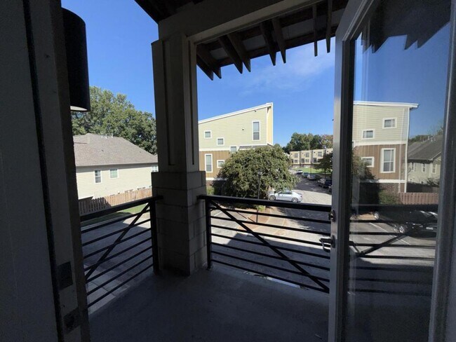 Photo - 2976 Textile Way