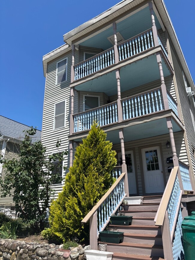 Building Photo - 116 Parker St