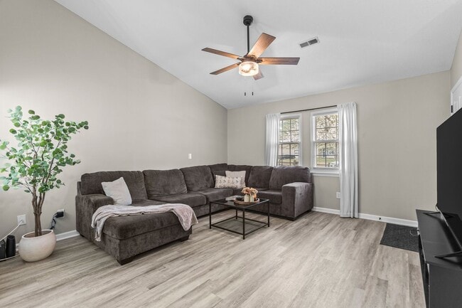 Photo - 612 Crissy Dr