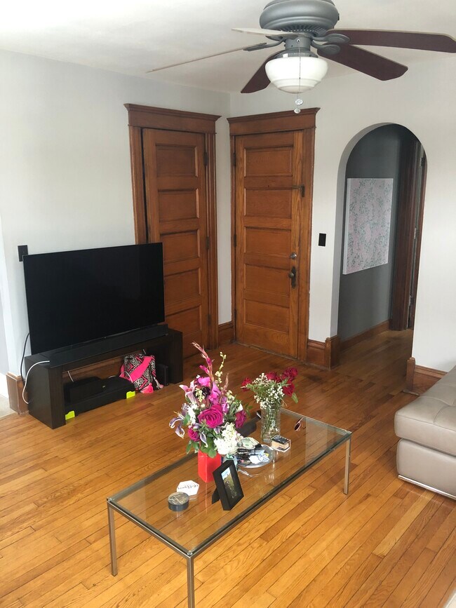 Photo - 1339 Rutledge St Unidad 2
