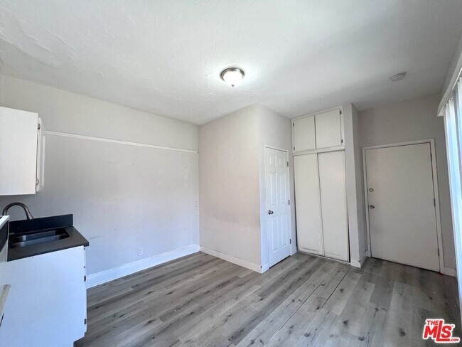 Photo - 156 W 32nd St Unit 1