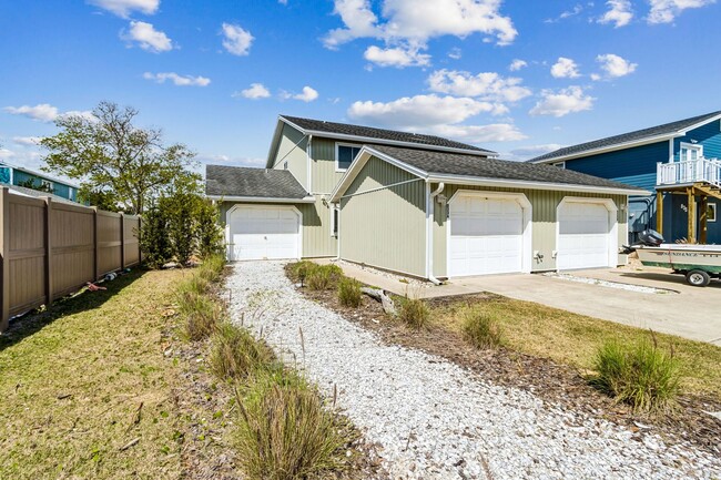 Photo - Adorable Beach Townhouse Close to Downtown