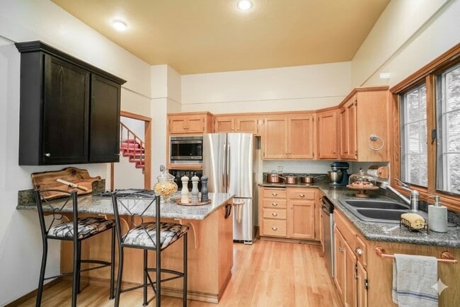 Photo - Amazing Attached Home in Lake Oswego is a Must See!