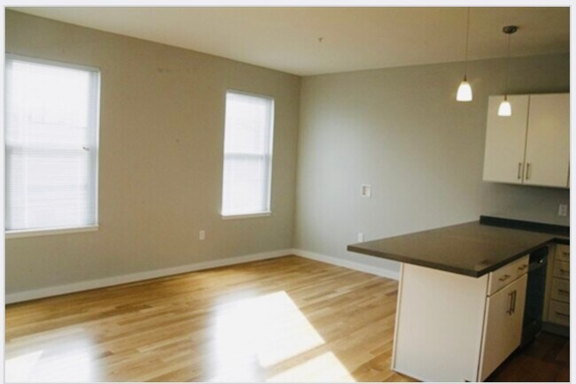 Hardwood floors - 20 Orleans St Unit 302