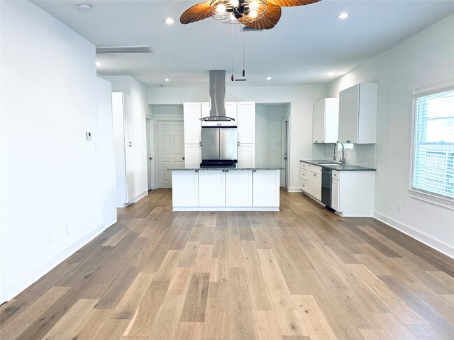 Photo - 4808 Ave S