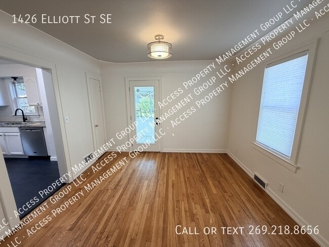 Photo - 1426 Elliott St SE
