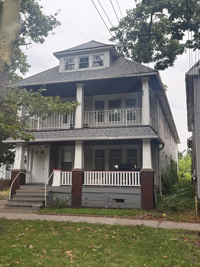 2113 W 11th St