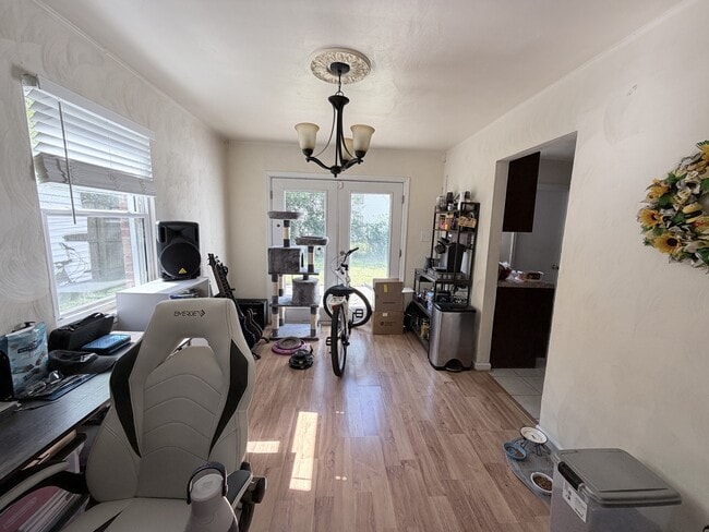 Photo - 3327 Lakecrest Rd