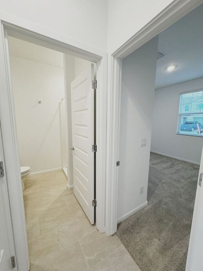 Photo - NEW 5 BEDROOM 3 BATHROOM HOME AVILABLE FOR RENT!