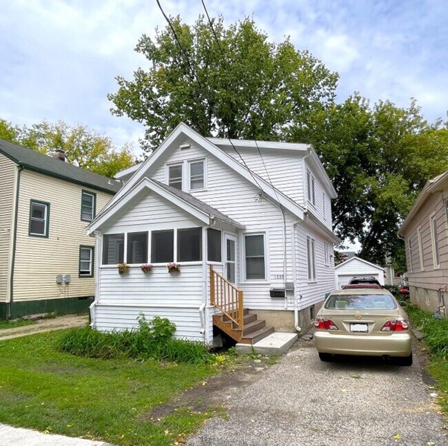 Building Photo - 1320 Milton St Rental