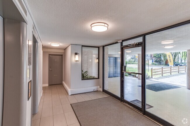 Photo - 1655 Haro St