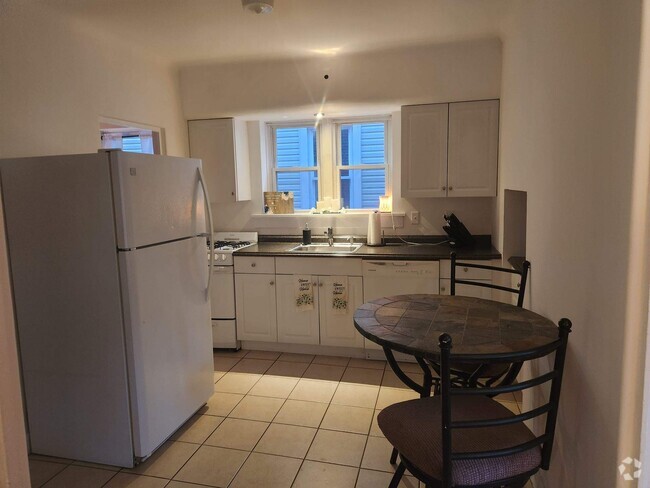 Building Photo - 133 2nd Ave Unit 2 Rental