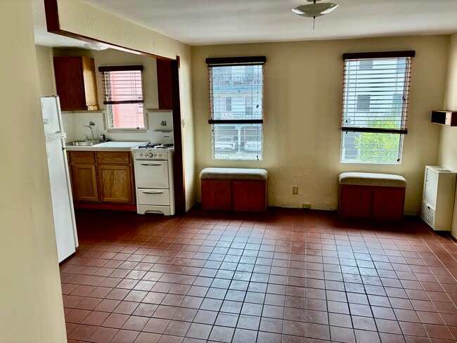 Building Photo - 1001 N Sierra Bonita Ave Unit 1/2 Rental