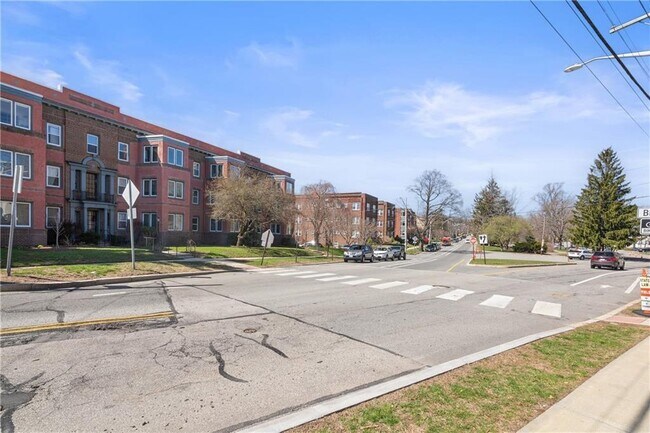 Photo - 8 Blackstone Blvd