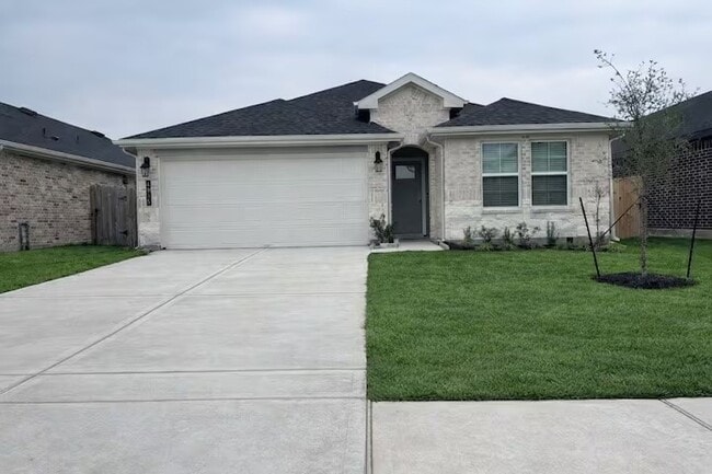 Building Photo - 4915 Oakwood Dr