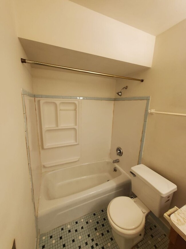 Photo - 1920 Lathrop Ave. (16 Unit)