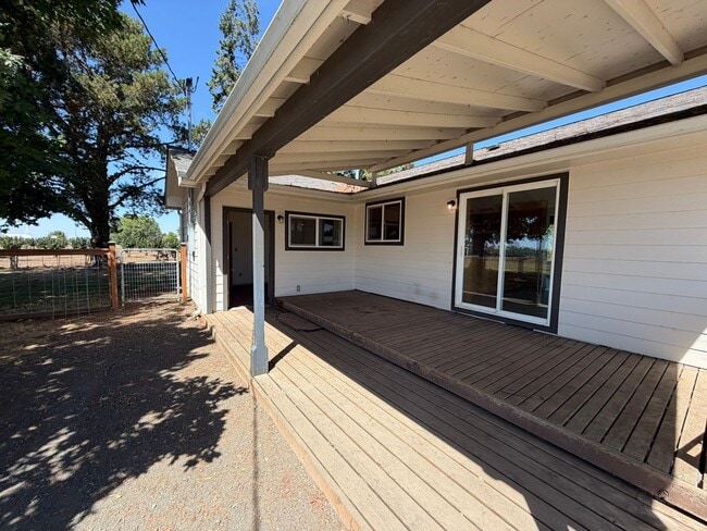 Photo - 27840 7 Mile Ln