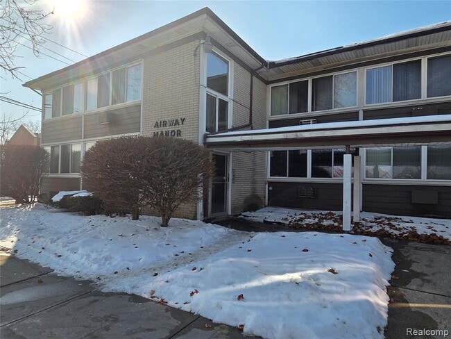 Building Photo - 19131 Lahser Rd