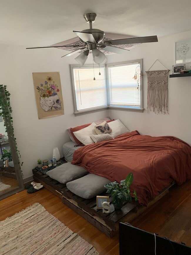 Photo - Pre Leasing for fall 2026! 3/2 in Medical District