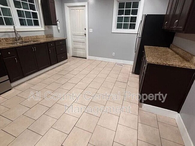 Photo - 1811 Courtney Ave