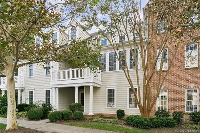 Building Photo - New Town 3 Bedroom, 3.5 Bath Townhome