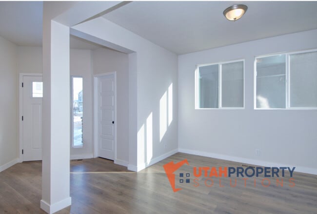 Photo - 4693 Daisy Ln