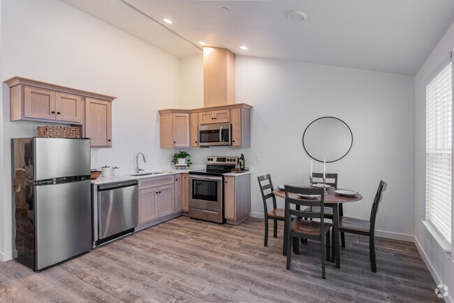 1BR, 1BA - 534SF - Kitchen - Astoria Waterfront