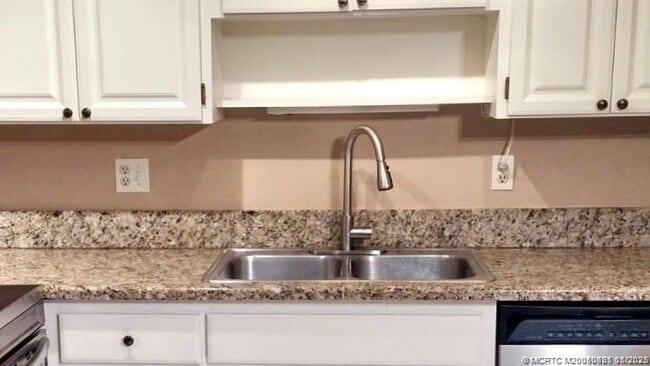 Photo - 200 SE Four Winds Dr Unit 210