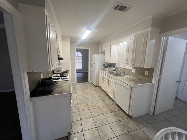 Photo - 2915 Longwood Dr