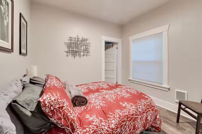 Photo - TheSuiteOne @ The Garland Suites (Furnished)