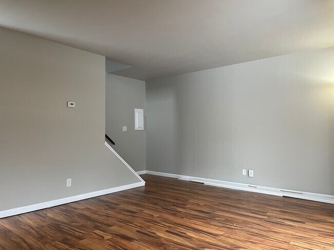 Photo - Large 1 bedroom condo Kenbrooke Court!