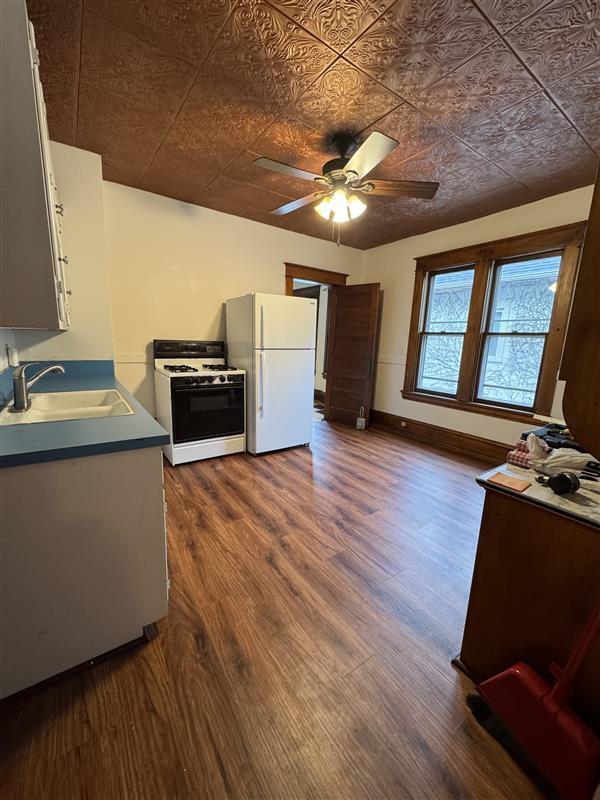 Kitchen - 220 Penn Ave S