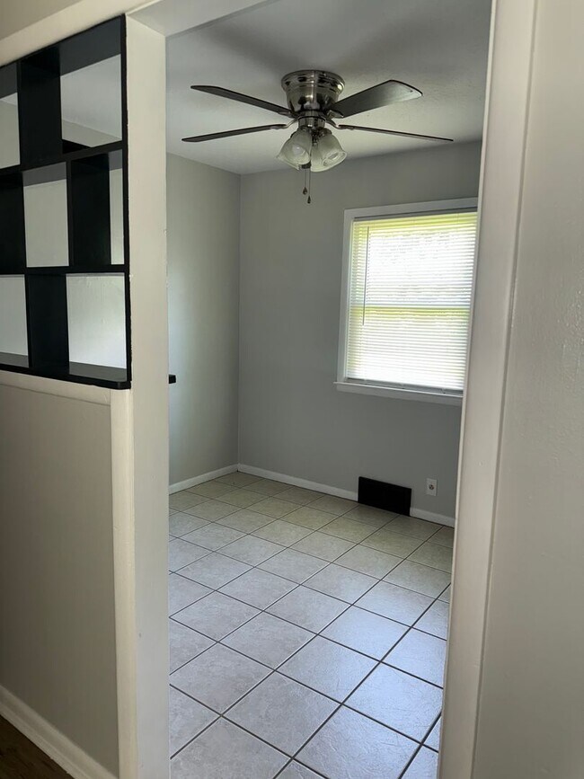 Photo - 3315 S Mt Carmel Ave