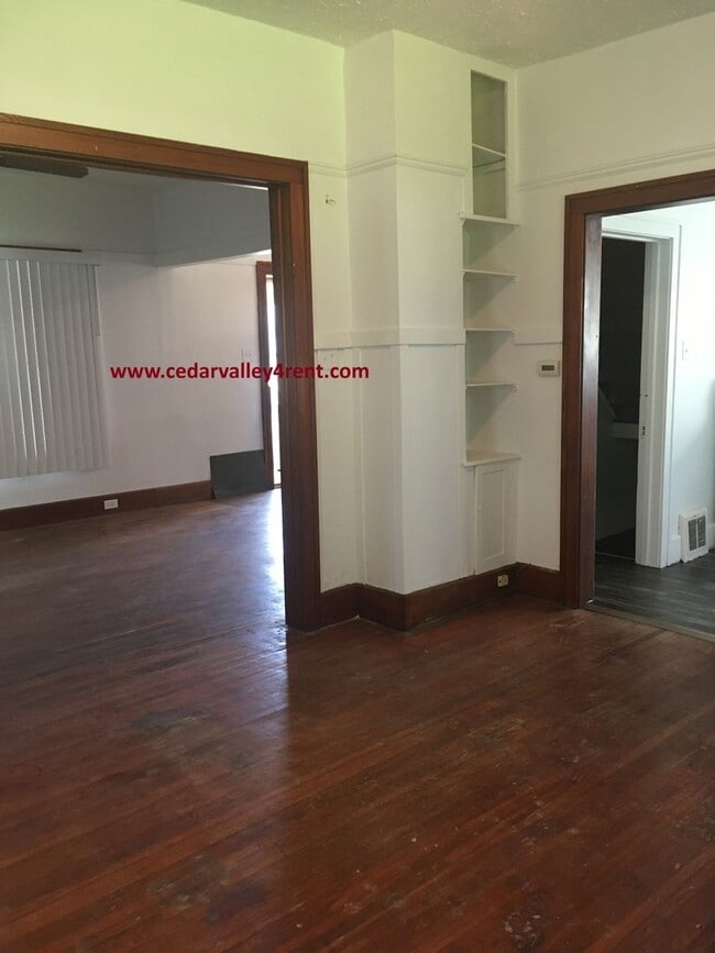 Photo - 911 Leavitt St