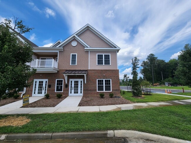 Building Photo - 605 Commonwealth Dr Unit #A