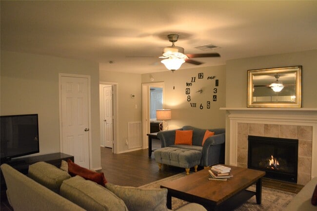 Photo - 5402 Queensloch Dr