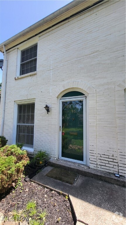 Building Photo - 23 Trenton Square Rental