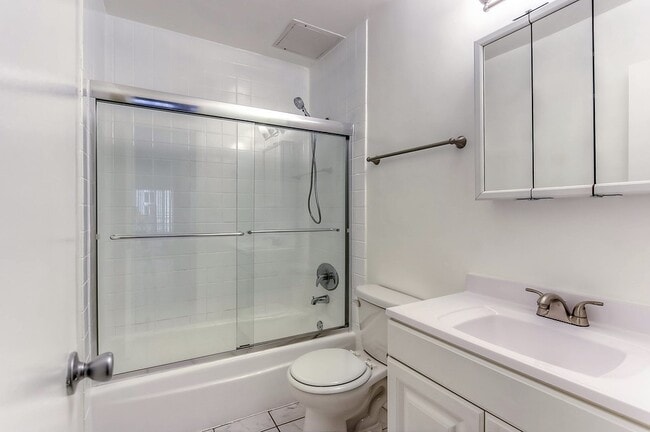 Photo - 423 S Hoover St