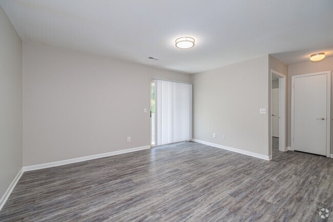 1BR, 1BA - 635SF Living Room