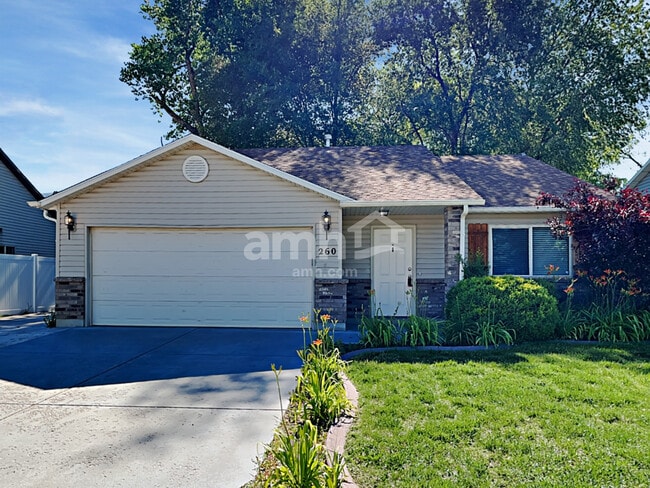 Building Photo - 260 N 360 W