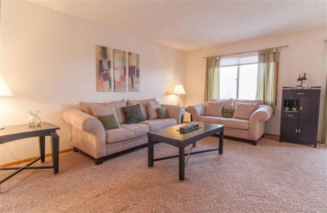 Photo - Checkout This 2bed 2bath Townhome in Bloomington!
