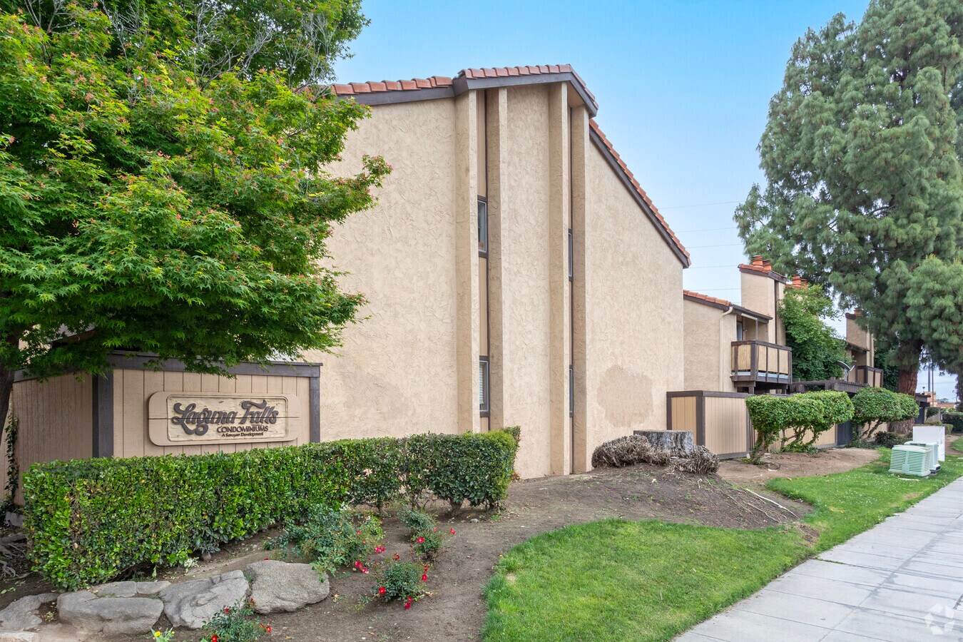 Edificio - Laguna Falls