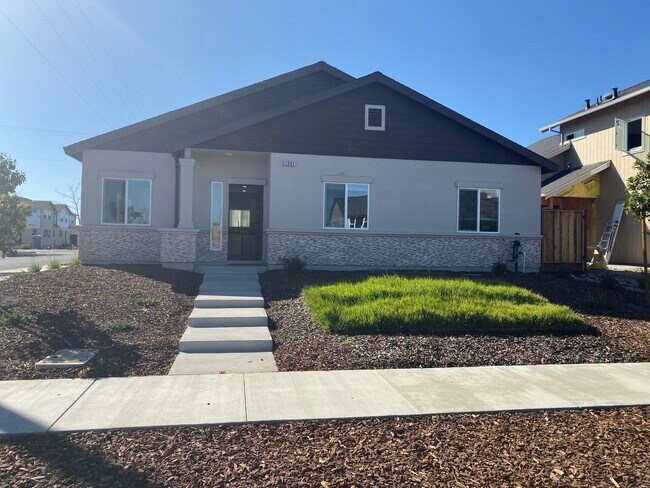 Photo - 2002 Camino del Prado