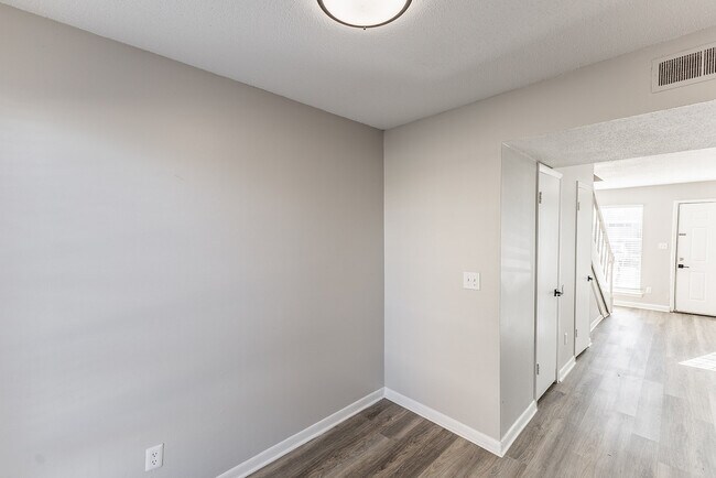 1321 Towerview Street-03