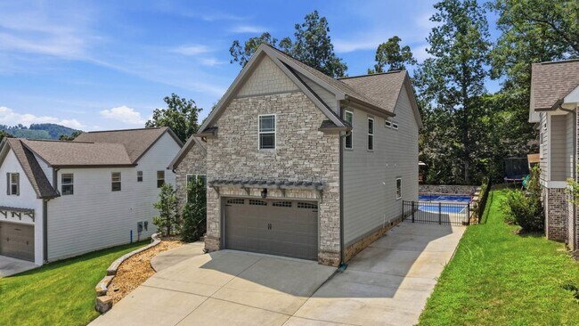 9202 White Ash Dr