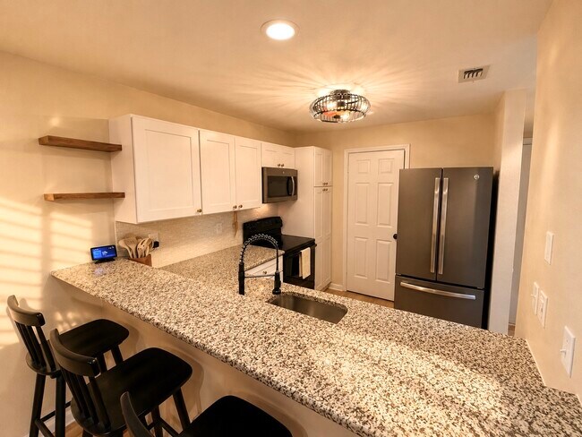 Kitchen w/ Breakfast Bar - 608 Squire Ln Unit 608 Squire Lane E