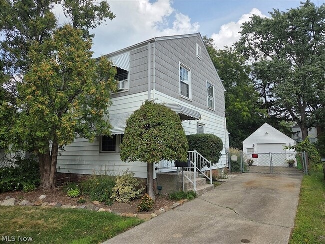 Building Photo - 1501 E 248th St