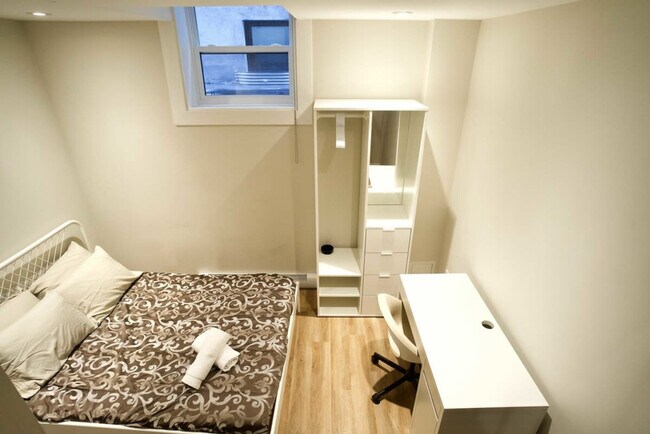 Photo - 3536 Rue Durocher Unit FL1-ID1294667P