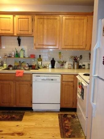 Building Photo - 32 Tufts Ave Unit A